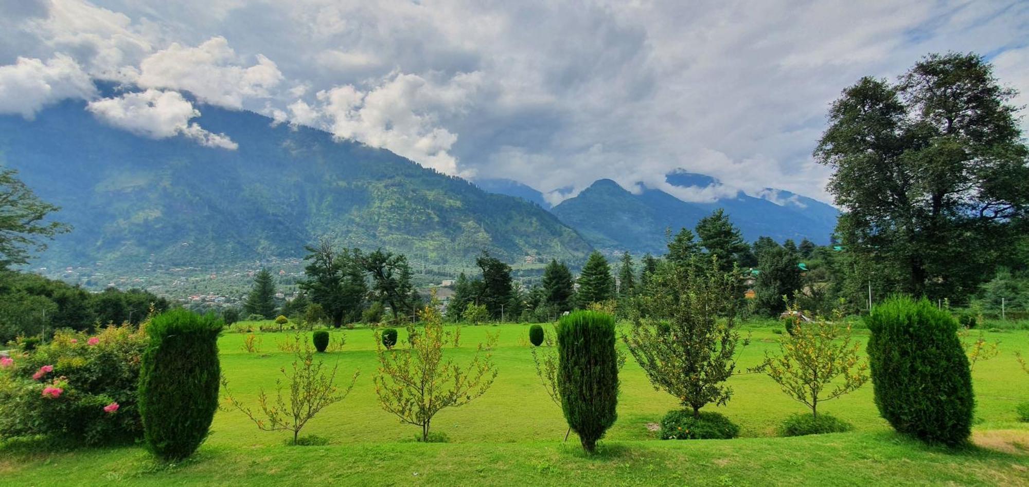 Anand Vardhan Resorts Manāli Exteriör bild