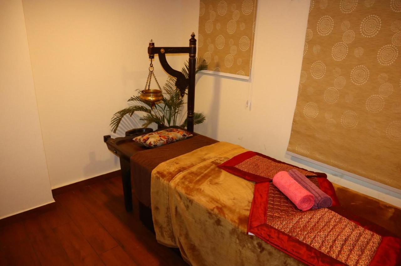 Anand Vardhan Resorts Manāli Exteriör bild