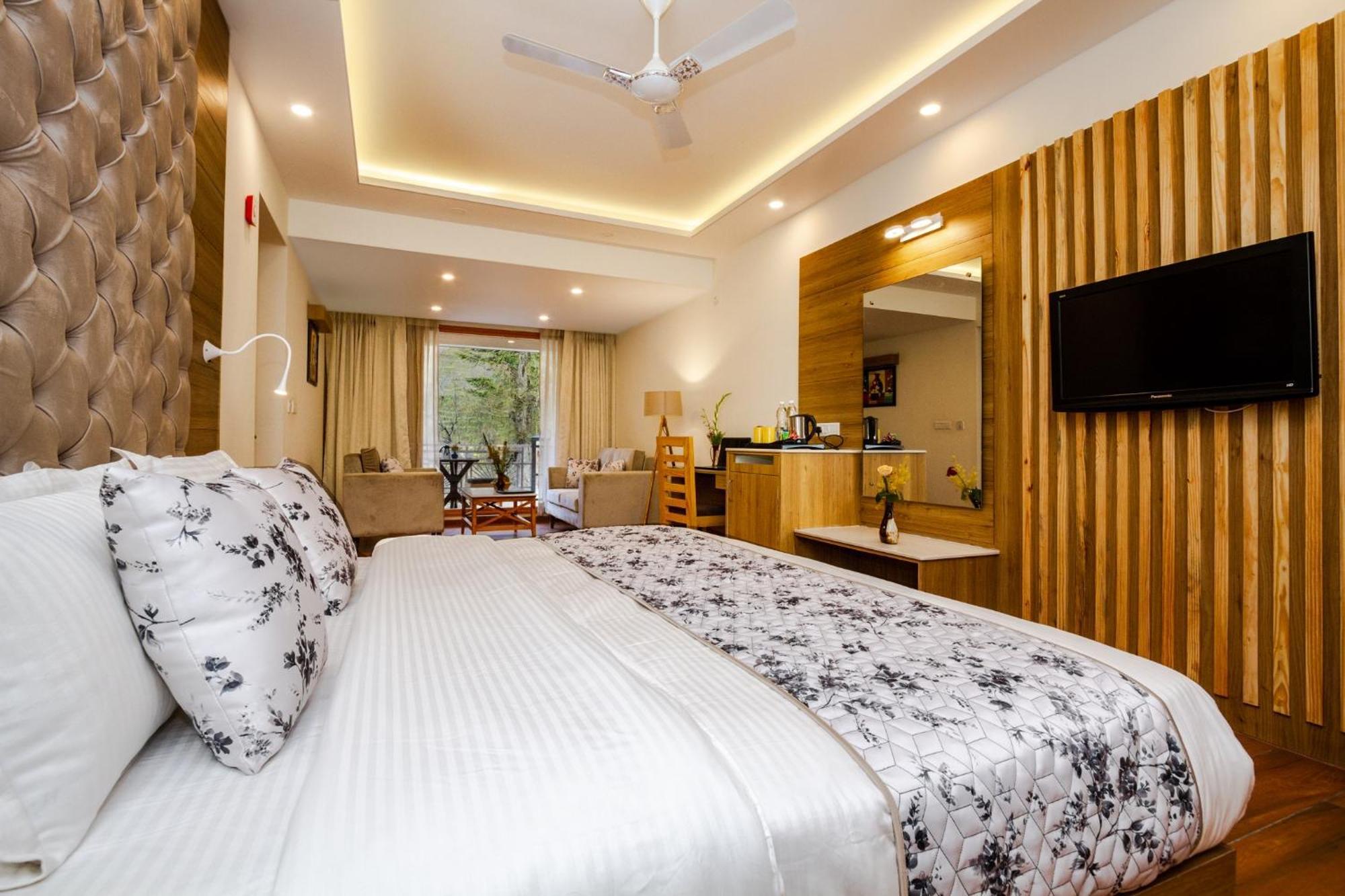 Anand Vardhan Resorts Manāli Rum bild