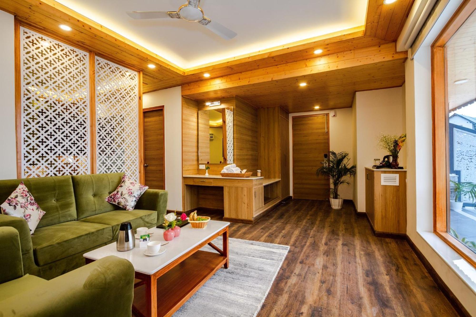 Anand Vardhan Resorts Manāli Rum bild